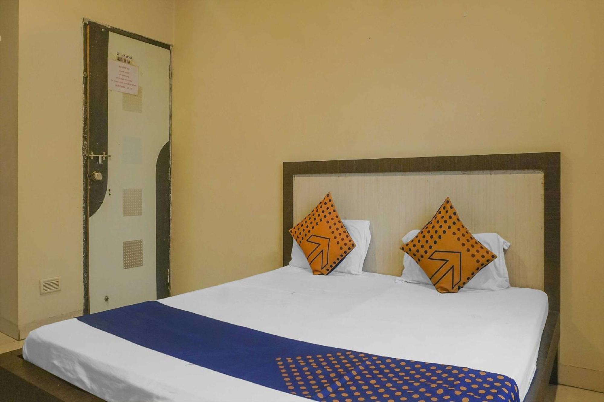 Hotel O Peacock Lodging Kharakvasla Luaran gambar
