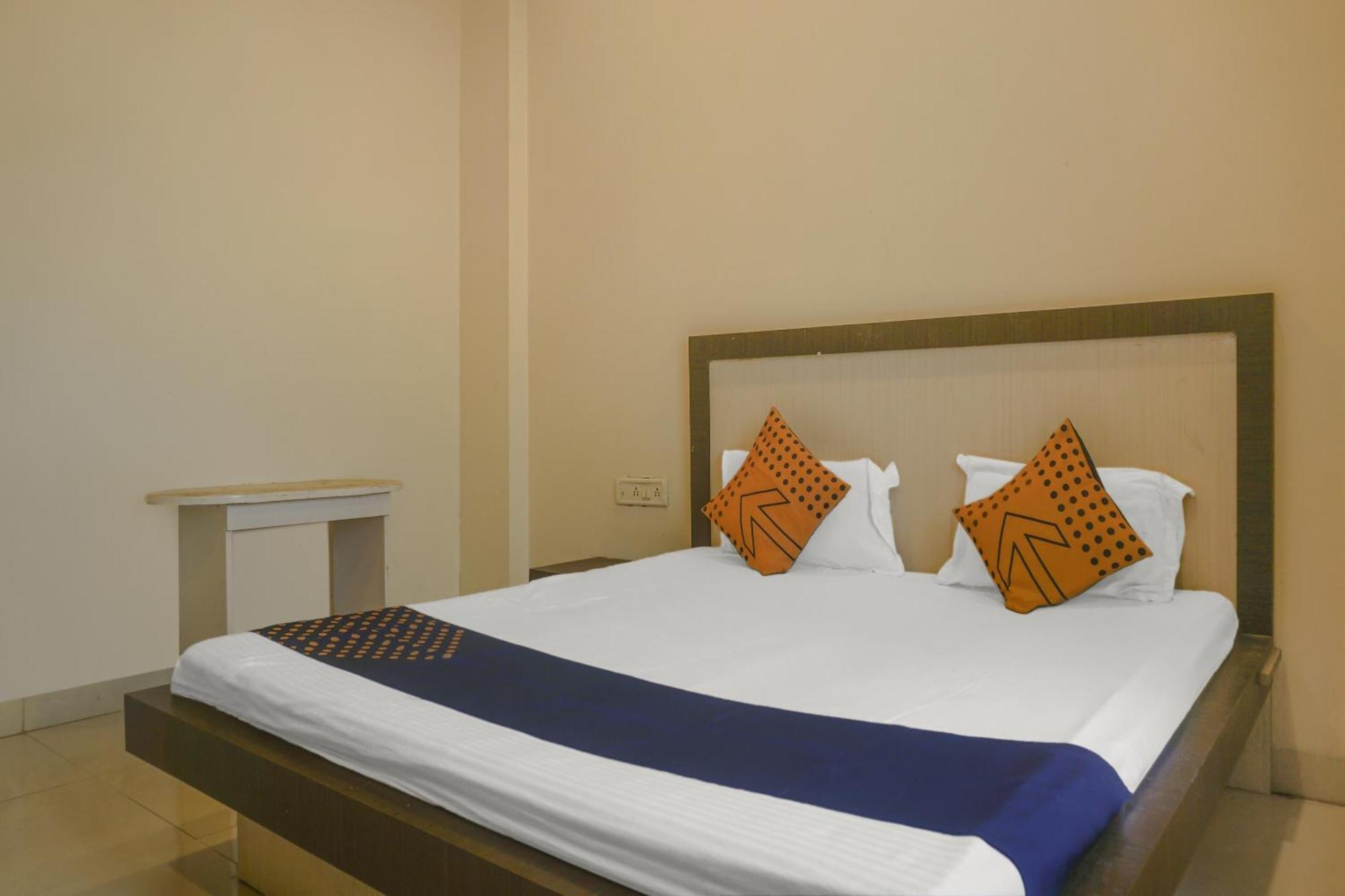 Hotel O Peacock Lodging Kharakvasla Luaran gambar